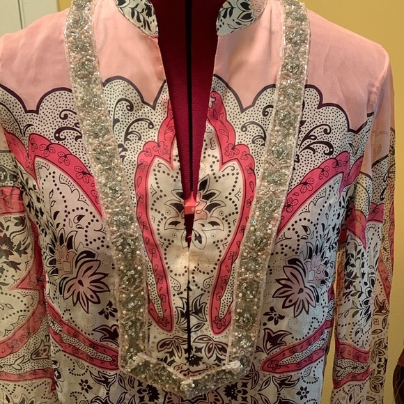 Allen B. by Allen Schwartz Raspberry and Black Patterned Top NWOT - Picture 3 of 14